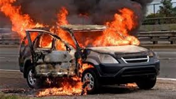 مدير مستشفي طهطا يتهم شخصين بإشعال النيران بسيارة زوجته