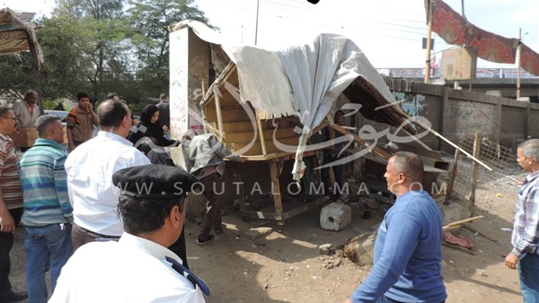 بالصور..الشرطة تطارد البائعين الجائلين فى حملة مكبرة بمحطات القطارات