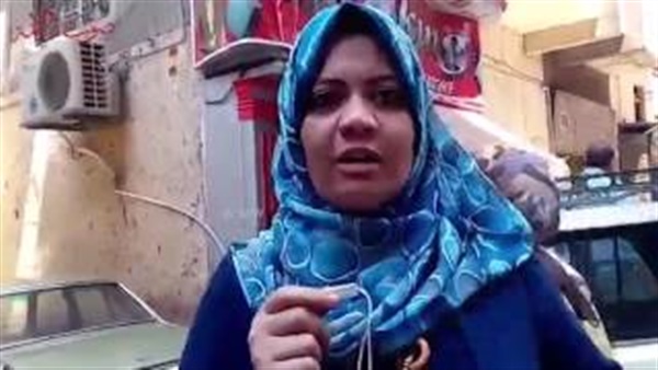 بالفيديو.. سيدة تطالب بشقة أمام «الإسكان »