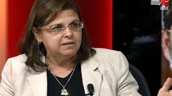 كريمة الحفناوى تتهم «السيسى» بمخالفة الدستور المصرى
