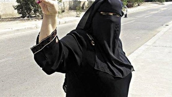 مفاجأة..  منتقبة تنتهك عرض 7 مصريين في الكويت