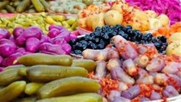 ضبط 4.5 طن مخللات مجهولة المصدر في حملة أمنية بالبحيرة