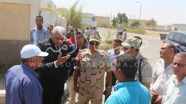 بالصور.. محافظ السويس يتفقد أعمال حملة النظافة بشواع المدينة