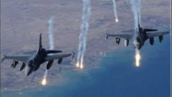 المرصد السوري: مقتل 10 أشخاص في غارة جوية 