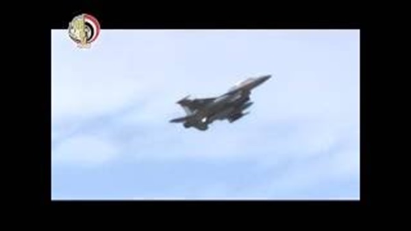 بالفيديو.. لحظة رصد وتدمير الجيش 9 عربات دفع رباعي للإرهابيين