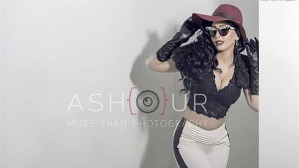  نور مغربى تكشف عن "بطنها" فى جلسة تصوير لها