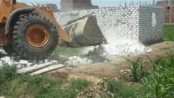 تنفيذ 25 قرار إزالة تعديات الأراضي الزراعية وأملاك الدولة بقنا