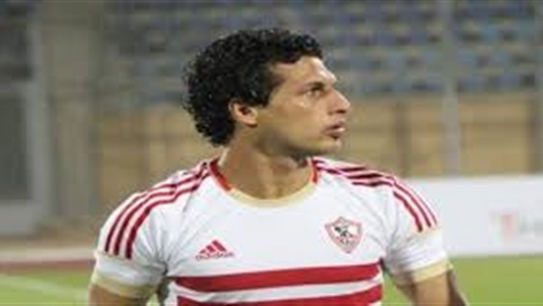 إنذار لطارق حامد في بداية مباراة الزمالك والمقاولون