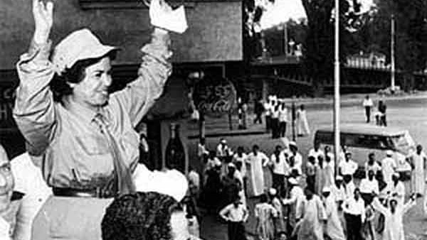 بالصور.. 7 معلومات عن أول ضابطة في الجيش المصري.. قامت بإسعاف مصابي حرب فلسطين.. طلبت حمل السلاح للمشاركة في المعركة.. كرمها الملك فاروق ومنحها «ساعه ذهبية».. شاركت في 48 عمل تطوعي بالقوات المسلحة