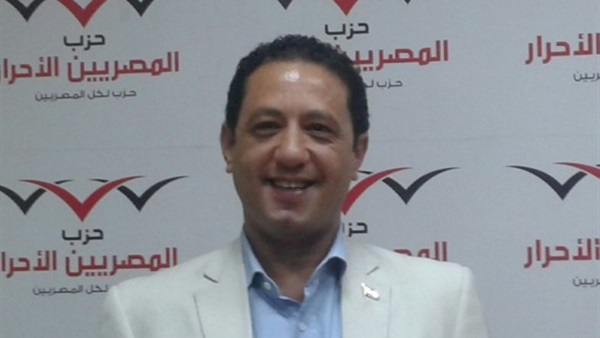 «المصريين الأحرار»: نائب الشرابية والزاوية يحل مشاكل 44 محلا بالحي