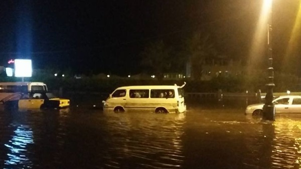 فصل الكهرباء عن مناطق بالإسكندرية والبحيرة لحين شفط مياه الأمطار