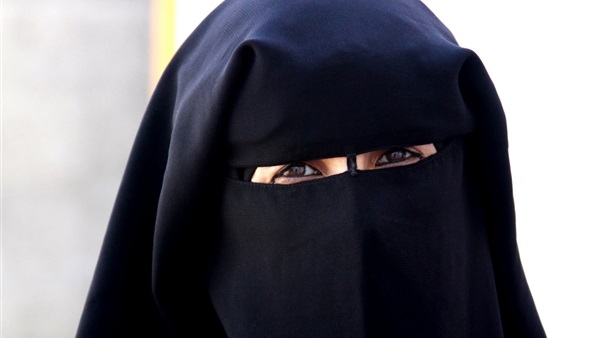 ألمانيا: وزراء محافظون يضغطون لحظر جزئي للنقاب