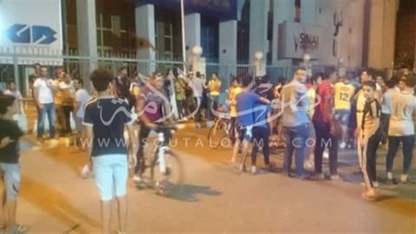 بالصور.. وقفة لتأييد علاء مبارك رئيسًا للإسماعيلي