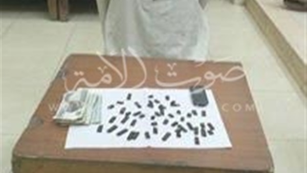 القبض على عامل وبحوزته 50 قطعة حشيش بسوهاج