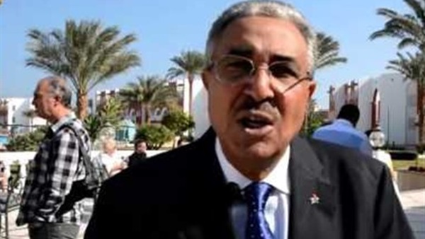 رئيس الاتحاد الدولي للبلياردو الفرنسي يشيد باللاعب سامح سيدهم
