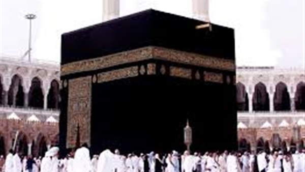 «الافتاء»: يجوز للحجاج أخذ قطعة من «سترة» الكعبة