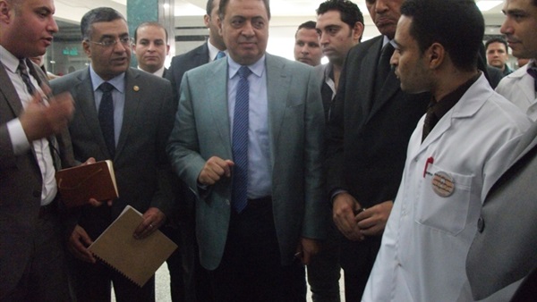 وزير الصحة يتفقد مستشفيات بالإسكندرية ويفتتح عددا من الأجنحة