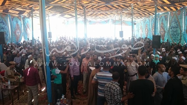 بالصور.. إنهاء خصومة ثأرية في جلسة عرفية بقنا
