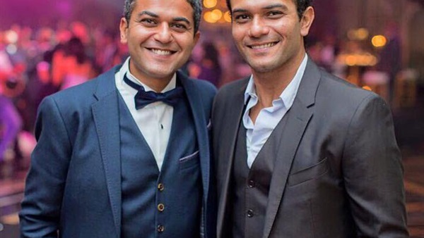 بالصورة.. آسر ياسين يكشف عن شقيقه للمرة الأولى