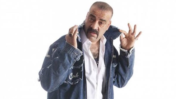 بالصورة .. سعد بالجلباب البلدى مع مؤلف « حنكو فى المصيدة »