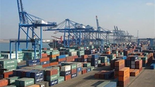 ميناء دمياط يستقبل 8 سفن للحاويات والبضائع العامة