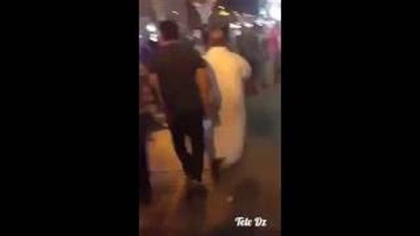 بالفيديو..لحظة سرقة مصلى..وغضب تجاه المصور 