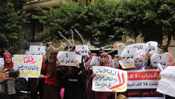 بالصور.. وقفة للمعلمين المغتربين أمام «الوزراء» اعتراضًا على توزيعهم الجغرافي 