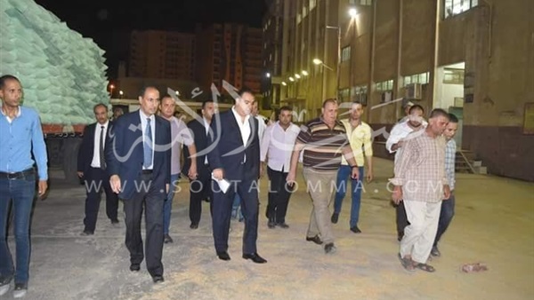 محافظ الفيوم يفاجئ شركة المطاحن بالزيارة 