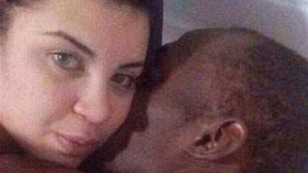 بالصور..فضيحة مخلة الأداب لأسرع رياضى فى التاريخ..والفتاة لم اعرف انه مشهور 