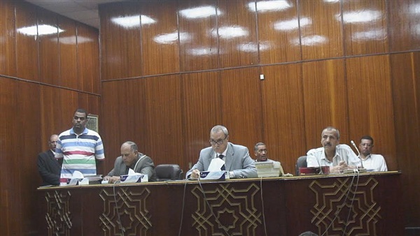 محافظ قنا يعقد اللقاء الأسبوعي المفتوح لبحث شكاوى وطلبات المواطنين