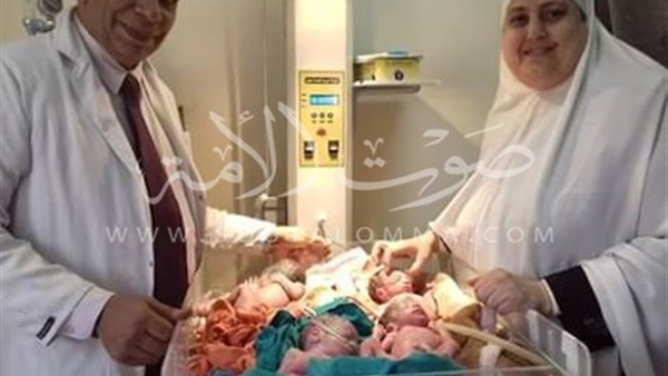 بالصور.. سيدة تضع 4 أطفال  بمستشفي المنيا
