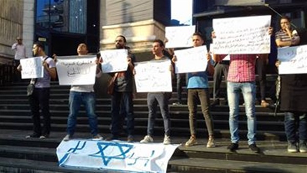 بالفيديووالصور.. وقفة احتجاجية لدعم فلسطين أمام «الصحفيين»