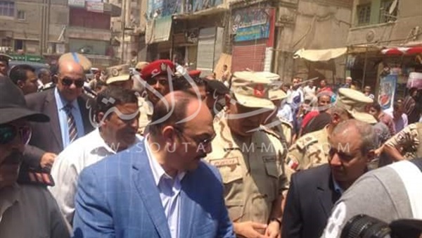 بالصور.. محافظ القليوبية يتفقد فعاليات «حلوة يابلدى» بشبرا الخيمة