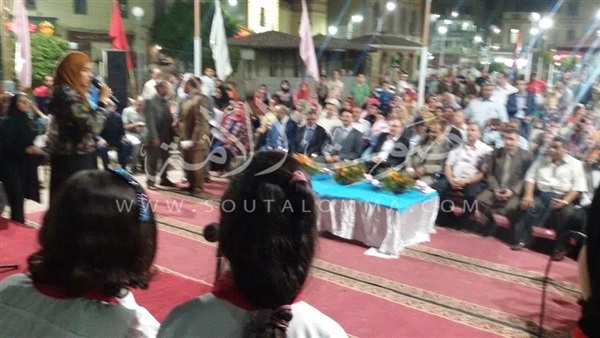 بالصور.. إقبال كبير من مواطني بني سويف علي تجربة المسرح المكشوف 