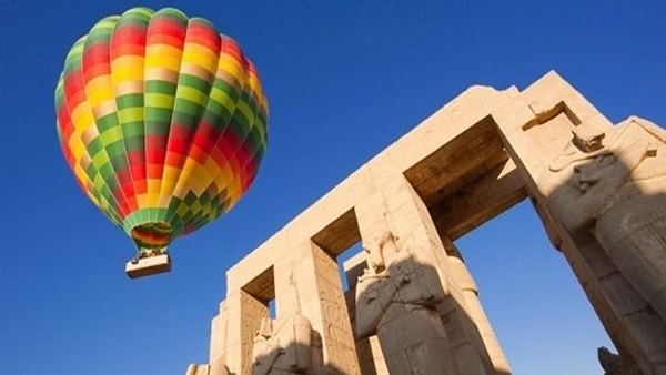 10 رحلات بالون طائر تقل 192 سائحا بالأقصر