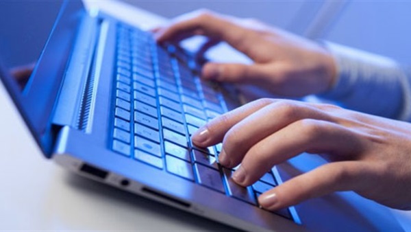 الإفراط في استخدام الإنترنت يؤدي للإصابة بنزلات البرد بسبب ضعف المناعة