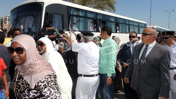 بالصور.. مدير أمن السويس يودع حجاج بيت الله الحرام