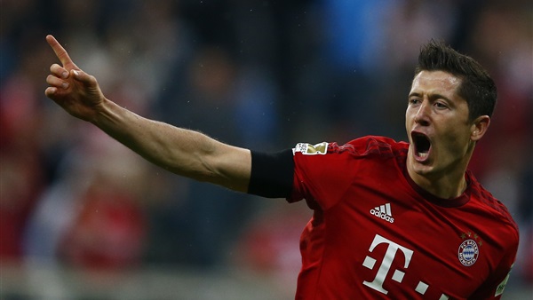 ليفاندوسكي يحرز الهدف الثالث لبايرن في شباك بريمن
