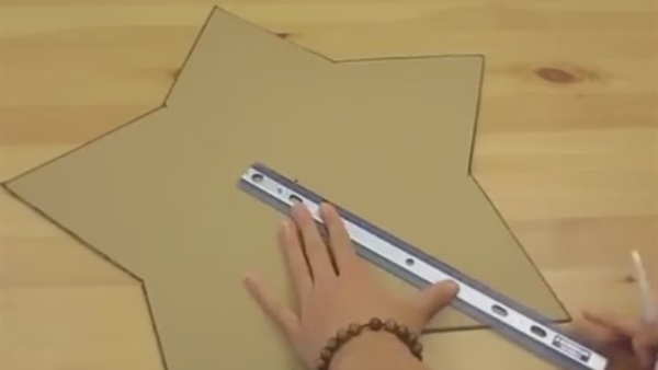 بالفيديو.. حيلة لصنع النجف بمنزلك دون عناء 