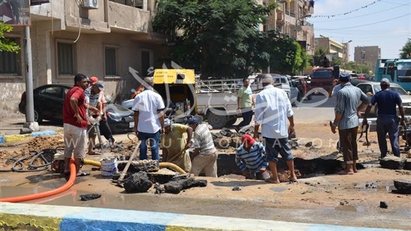 بالصور.. محافظ الإسماعيلية يتفقد اصلاحات خط المياه بنفق جمال عبدالناصر