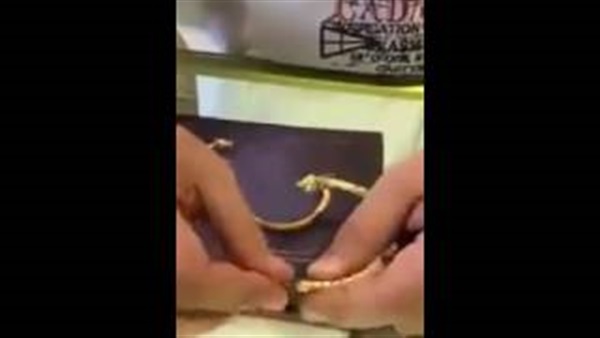 بالفيديو..طريقة لسرق محلات الذهب بأحتراف 