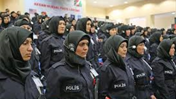 السماح للشرطيات في تركيا بارتداء الحجاب