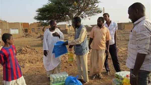 الهلال الأحمر الكويتي يوزع مساعدات لمتضرري السيول بالسودان