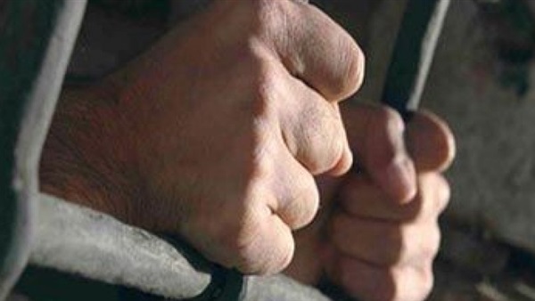 تجديد حبس ضابط وأمين شرطة لاتهامهما بالسرقة
