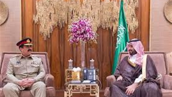 رئيس وزراء باكستان يلتقي وزير الدفاع السعودى لبحث العلاقات بين الدولتين