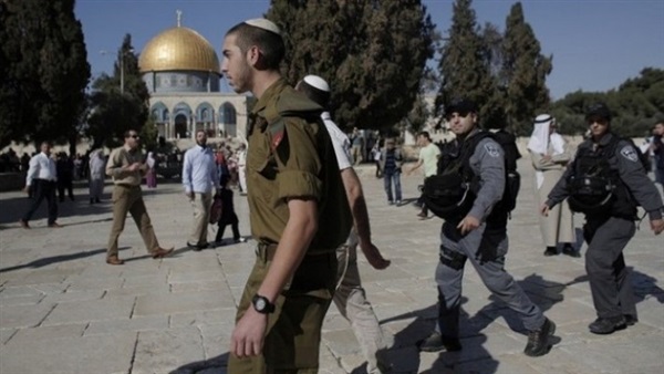 «المركز الفلسطيني»: مستوطنون يقتحمون الأقصي