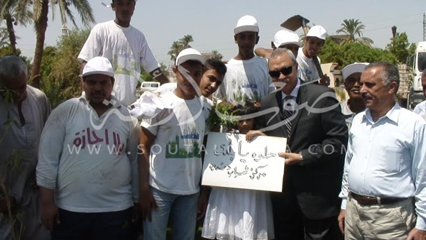 بالصور.. زراعة أكثر من ألف شجرة بقرية دندرة بقنا