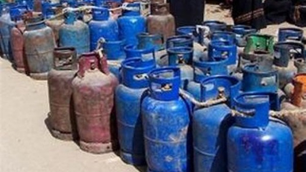 ضخ 5 آلاف و50 طنًا من المواد البترولية و30 ألف اسطوانة بوتاجاز بقنا