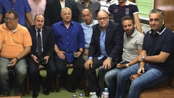 بالصور.. شلل مروري بالإسكندرية بعد قيام الأهالي بقطع الطريق