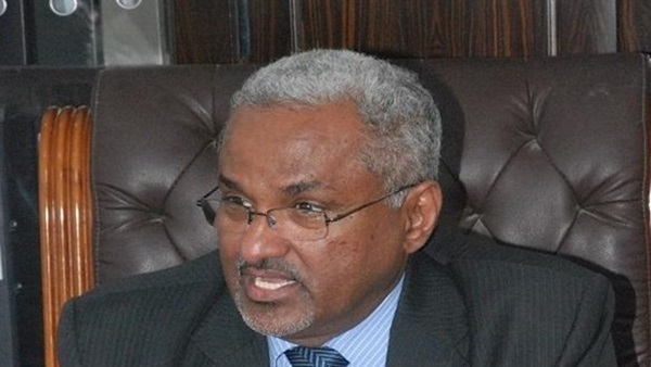 وزير الداخلية اليمنى يغادر القاهرة